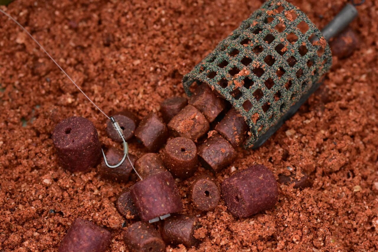 Dynamite drilled barbel pellets-7